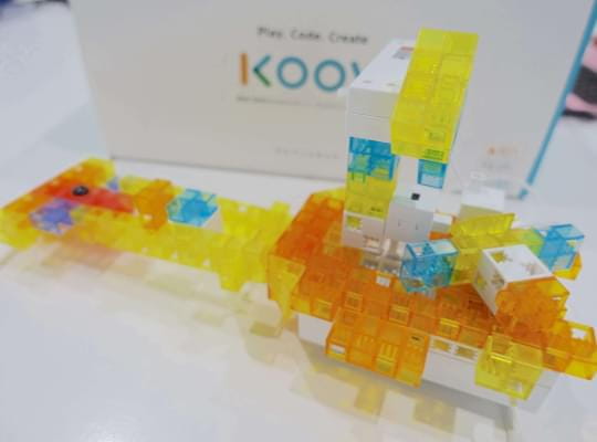 ロボットコースオリジナル作品：自動演奏ギターの例